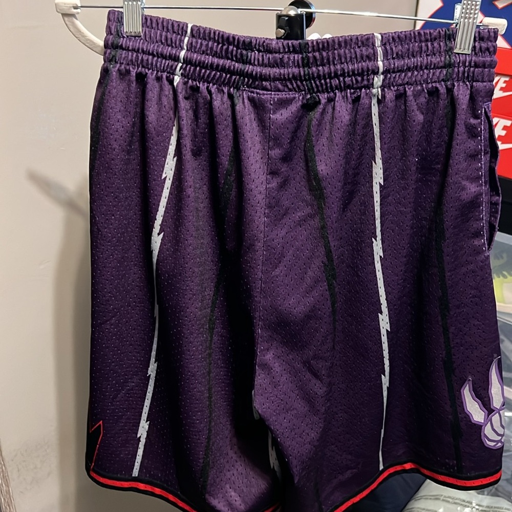TORONTO RAPTORS SWINGMAN SHORTS - Picture 5 of 7